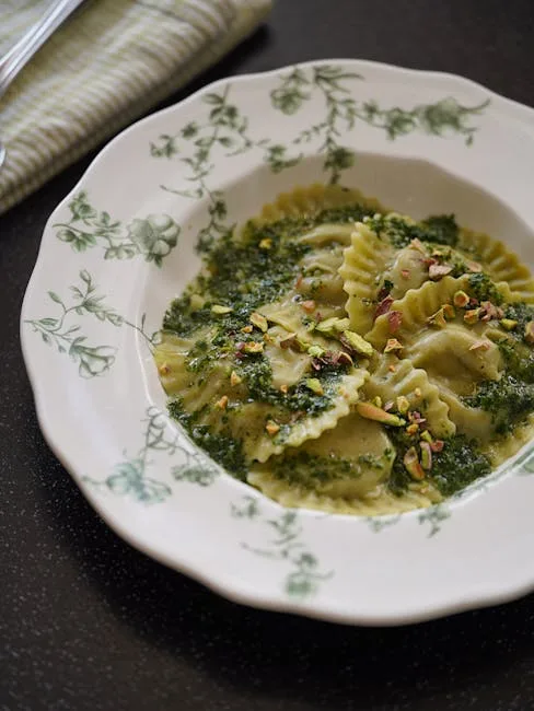 Raviolis au pesto parsemés de pistaches, spécialité italienne des Cinque Terre